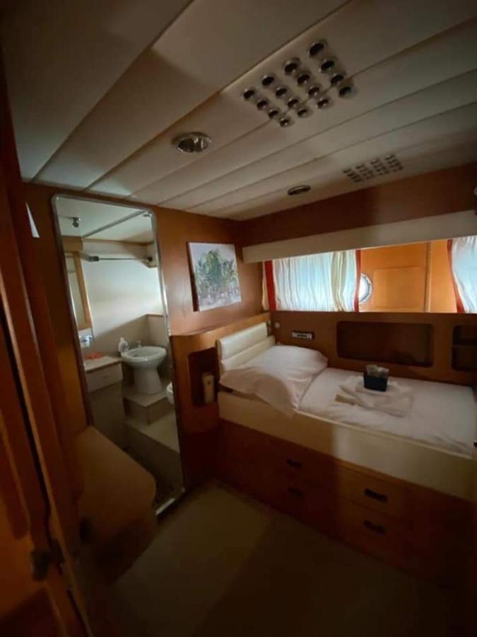 Boat And Breakfast Fiumicino - Roma Hotel Ostia Antica Ngoại thất bức ảnh