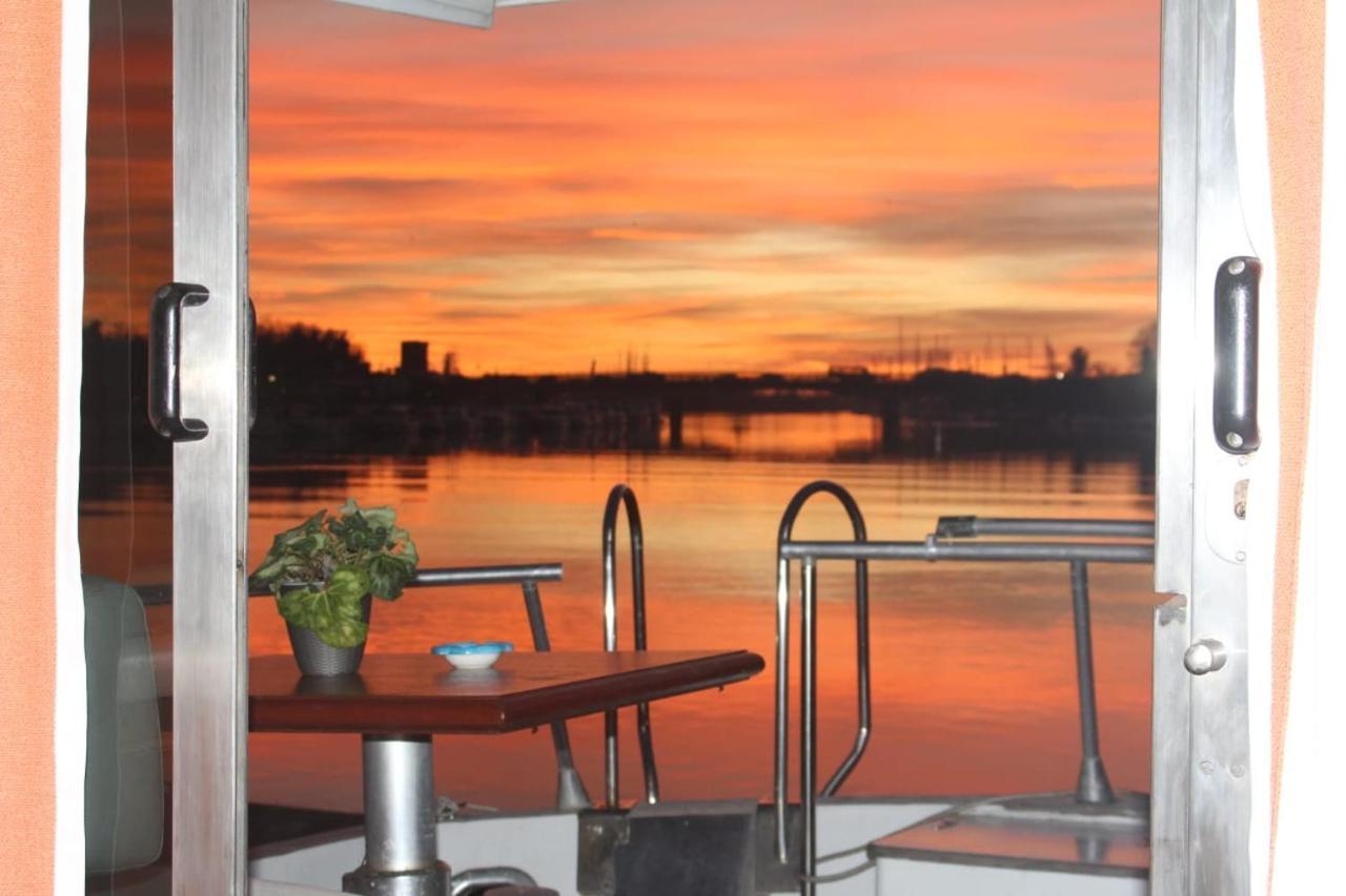 Boat And Breakfast Fiumicino - Roma Hotel Ostia Antica Ngoại thất bức ảnh