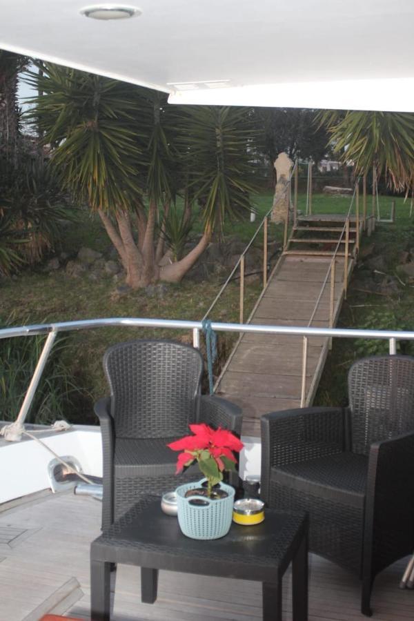 Boat And Breakfast Fiumicino - Roma Hotel Ostia Antica Ngoại thất bức ảnh
