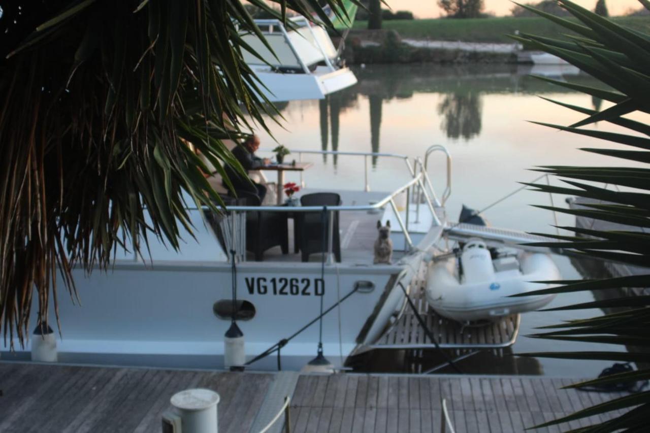 Boat And Breakfast Fiumicino - Roma Hotel Ostia Antica Ngoại thất bức ảnh