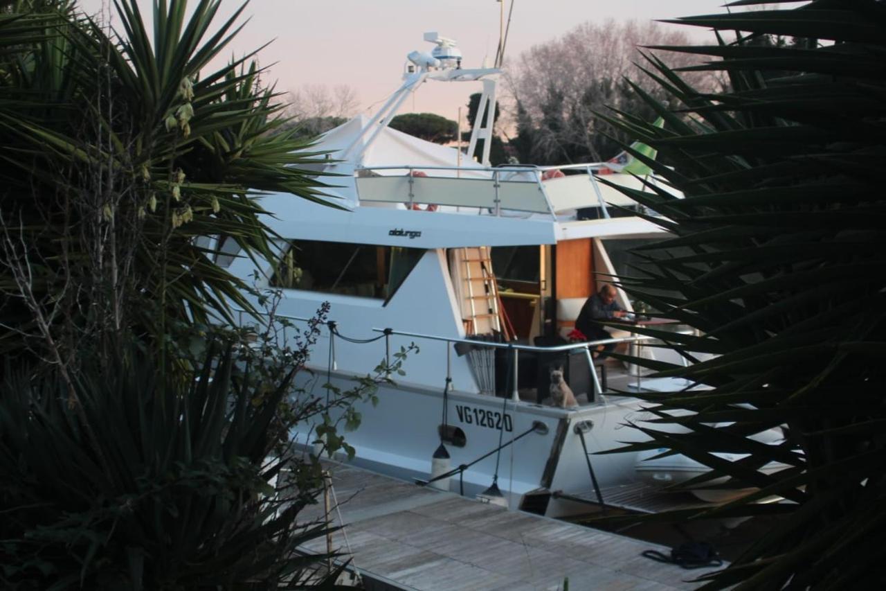 Boat And Breakfast Fiumicino - Roma Hotel Ostia Antica Ngoại thất bức ảnh