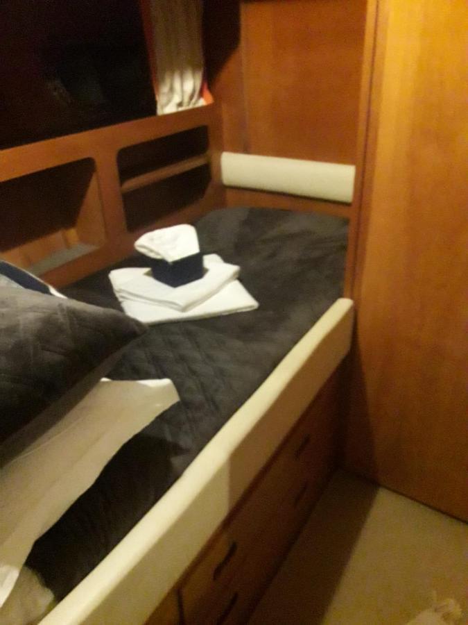 Boat And Breakfast Fiumicino - Roma Hotel Ostia Antica Ngoại thất bức ảnh