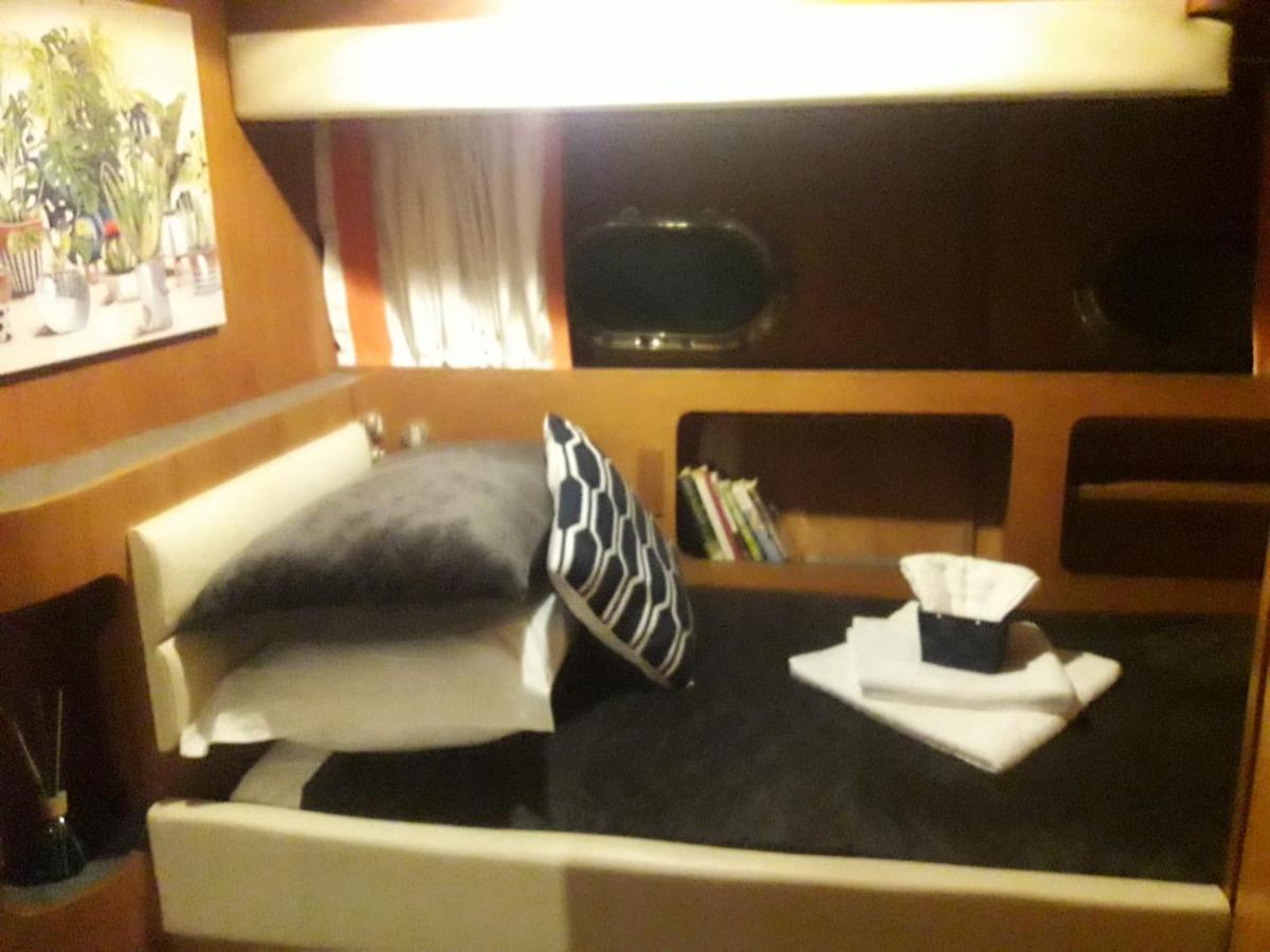 Boat And Breakfast Fiumicino - Roma Hotel Ostia Antica Ngoại thất bức ảnh
